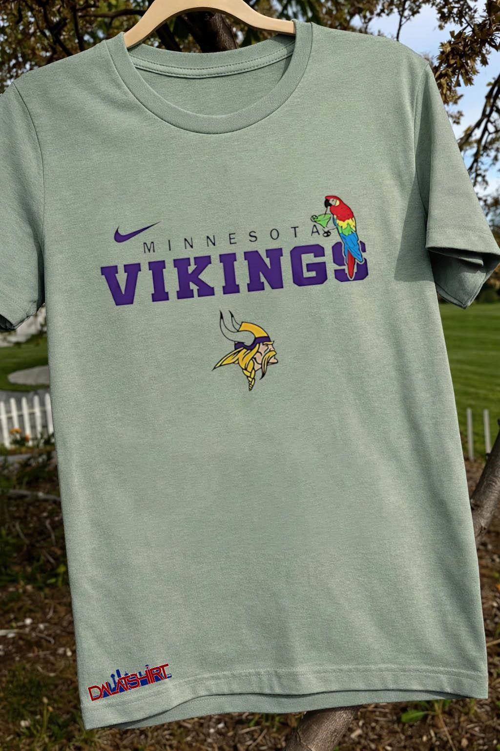 Minnesota Vikings Parrot Drinking A Cocktail Graphic shirt
