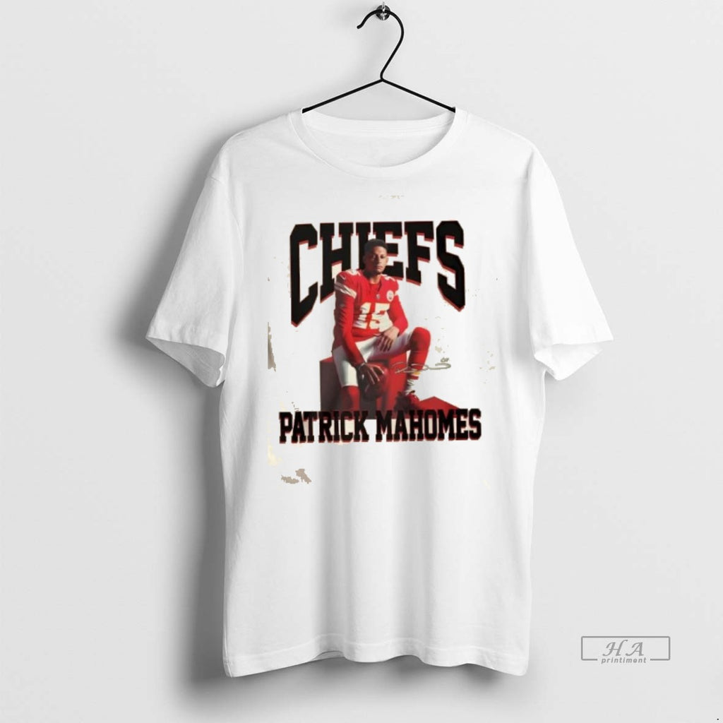Official Trendy Patrick Mahomes Kansas City Chiefs Football Graphic Signature Tee Sweater