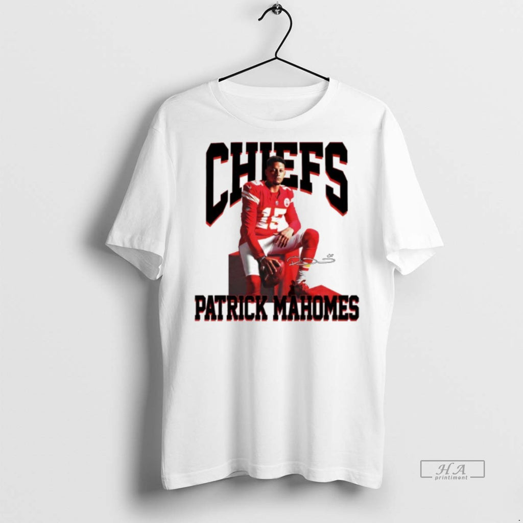 Official Trendy Patrick Mahomes Kansas City Chiefs Football Signature Tee Sweater