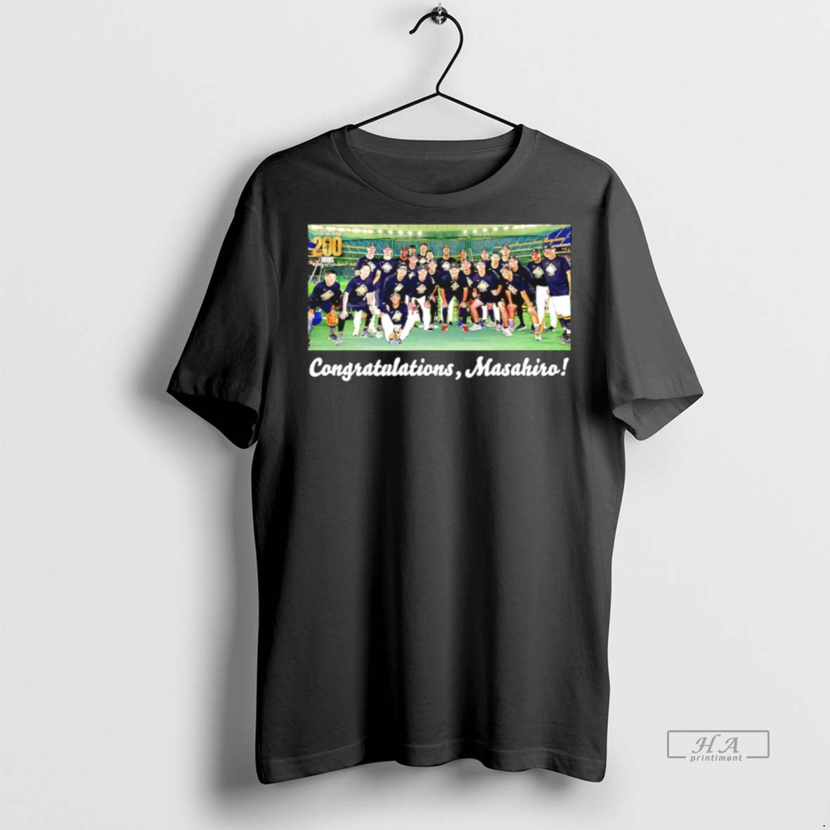 Trendy Official Yomiuri Giants Masahiro Tanaka 200th Win 2025 Team Celebration Photo Tee Sweater