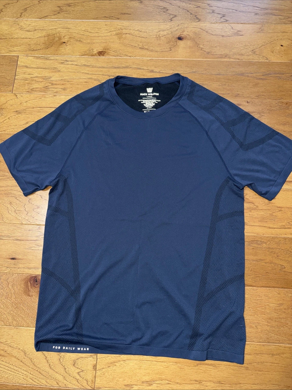 MACK WELDON FOR DAILY WEAR MENS T SHIRT NYLON POLYESTER SPANDEX L LARGE EUC