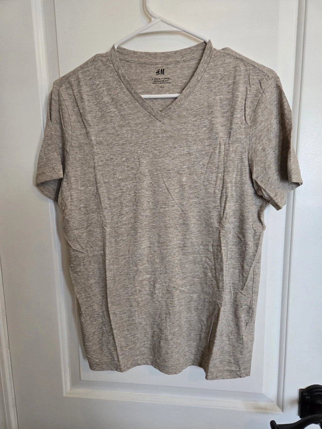 H&M Men's Shirt Size SMALL LIGHT GRAY V Neck Crew REGULAR Fit Casual