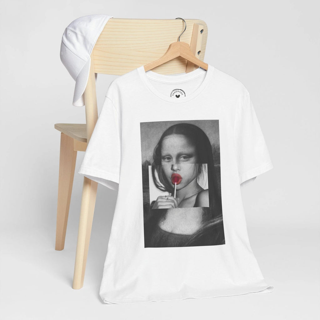 Mona Lisa Stylish Graphic Tee with Artistic Twist