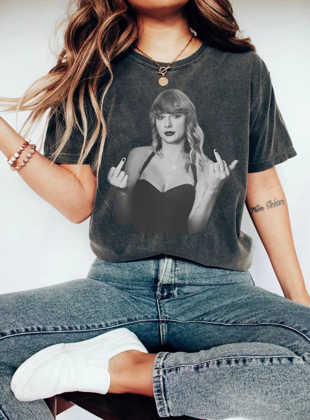 2X-LARGE Taylor Middle Finger Shirt, Trendy Aesthetic Comfort Colors Tee Rep Era