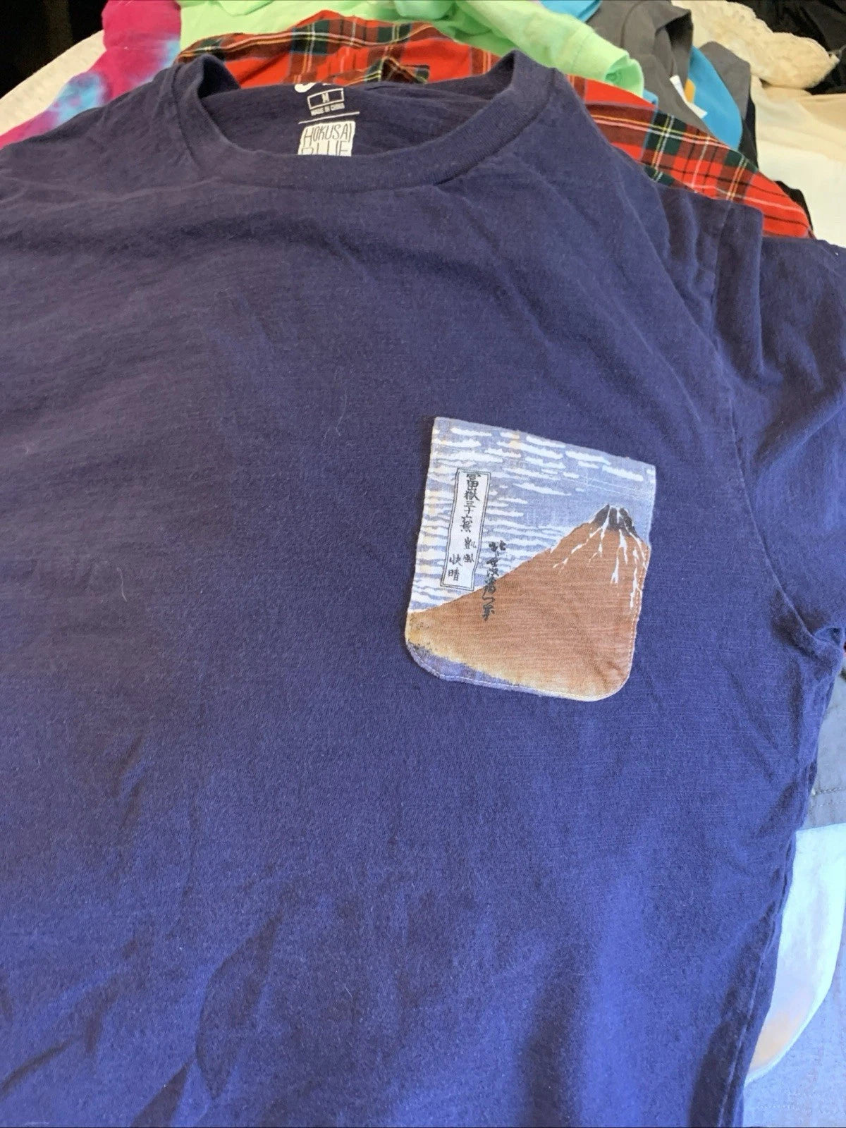 UNIQLO x Hokusai Blue Graphic Pocket T Shirt Size Small Single Stitch Streetwear