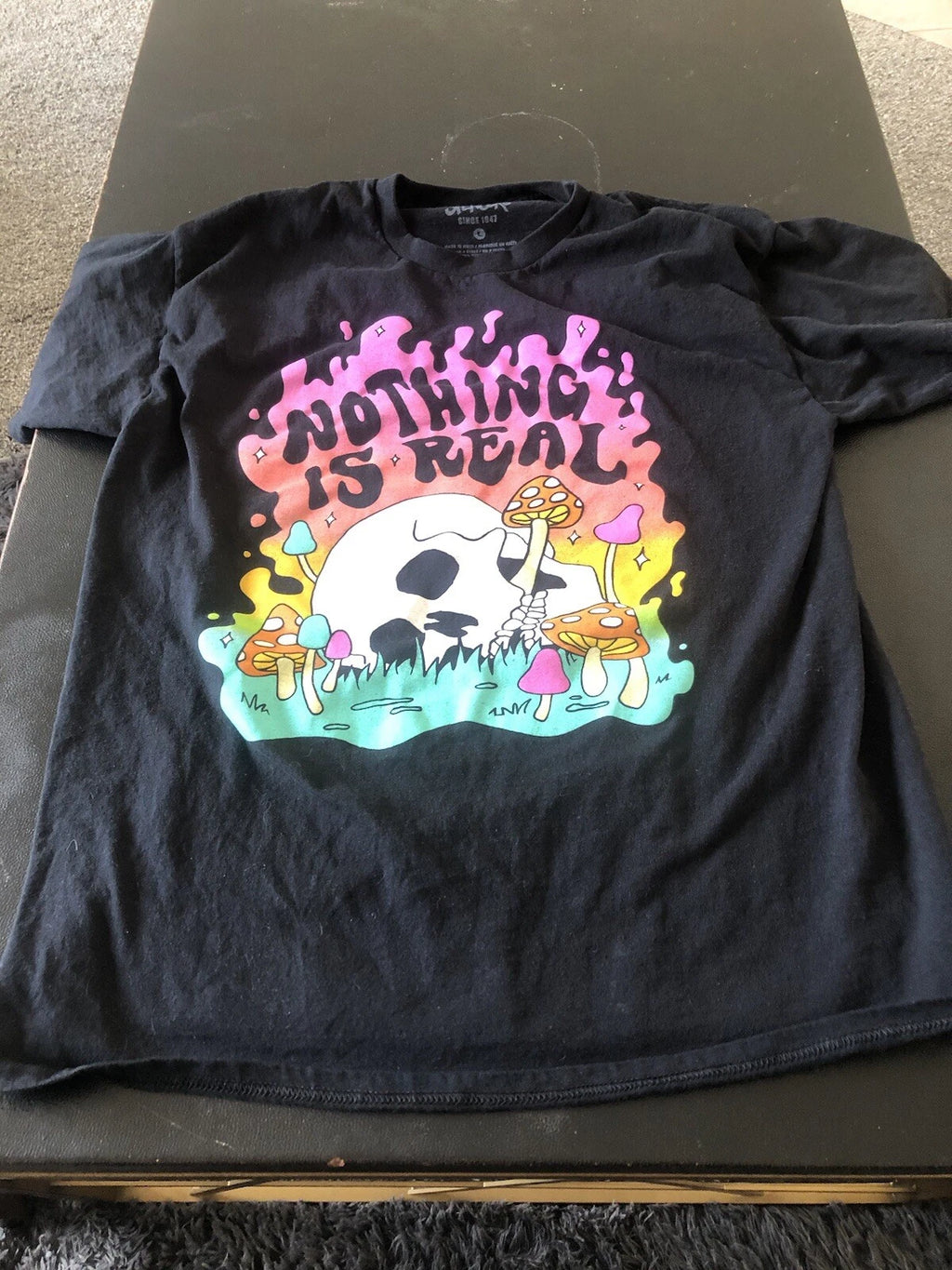 Spencer’s Nothing is Real Trippy Graphic T Shirt Large Mushrooms Skull Hippie B4
