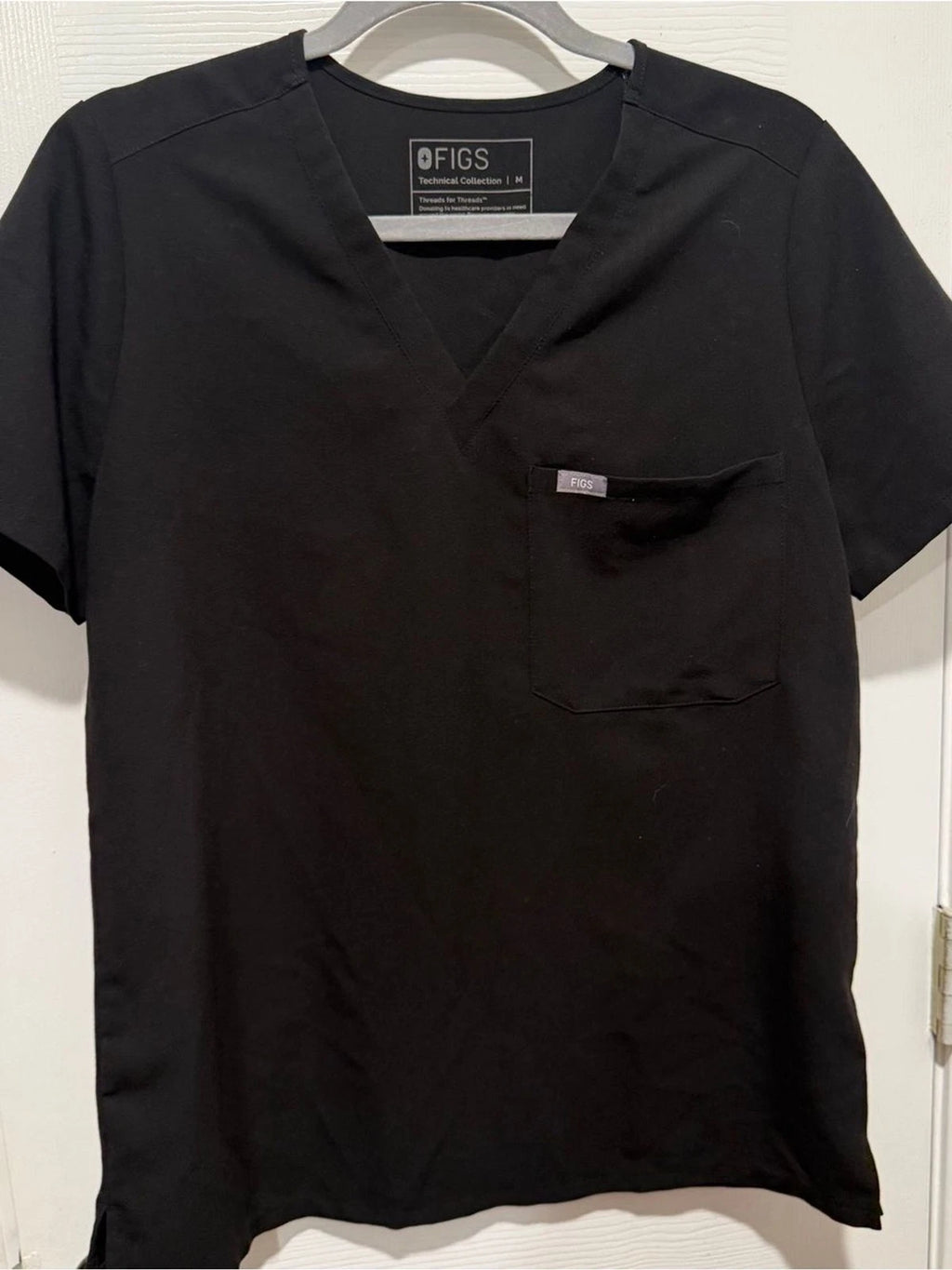 FIGS Technical Collection Scrub Top Black V-Neck Healthcare Medium
