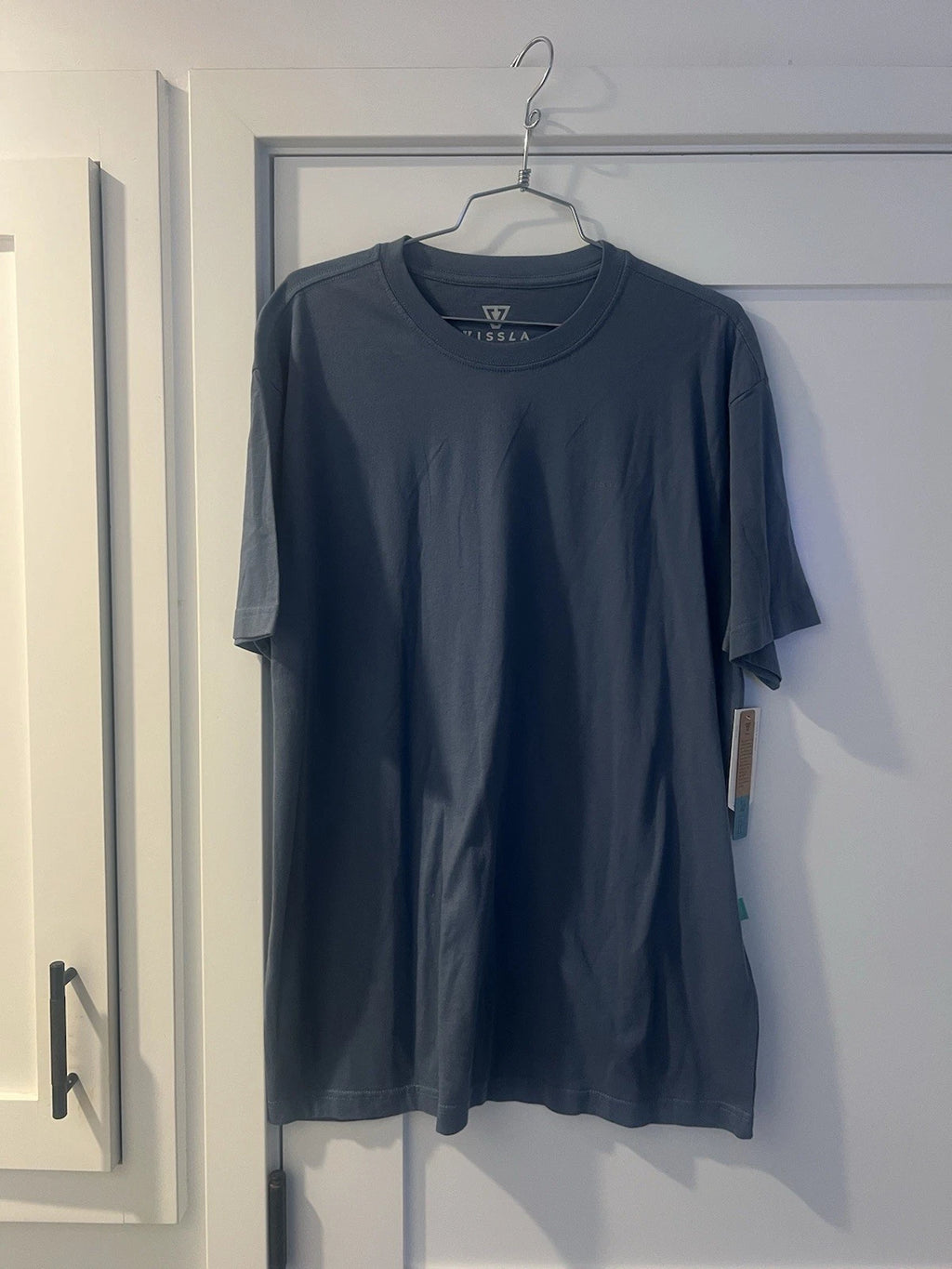 Vissla premium t-shirt Size L New No Logo Tonal Front Small