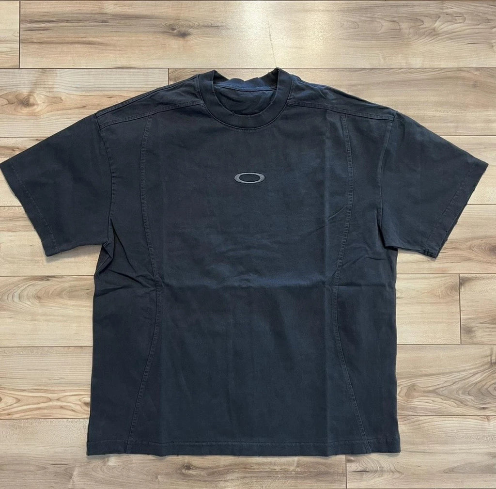 Oakley Men's Vintage T-Shirt Center Logo Graphic Size X-Large