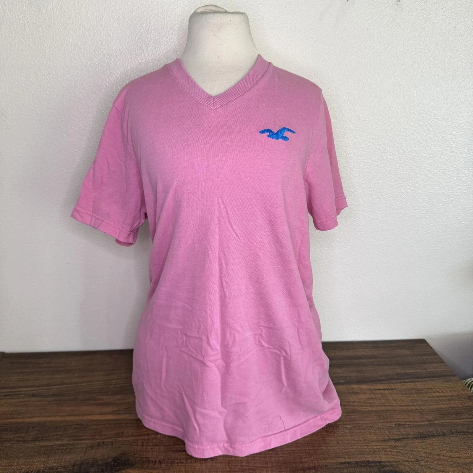 Hollister Pink V-Neck T-Shirt Size XL