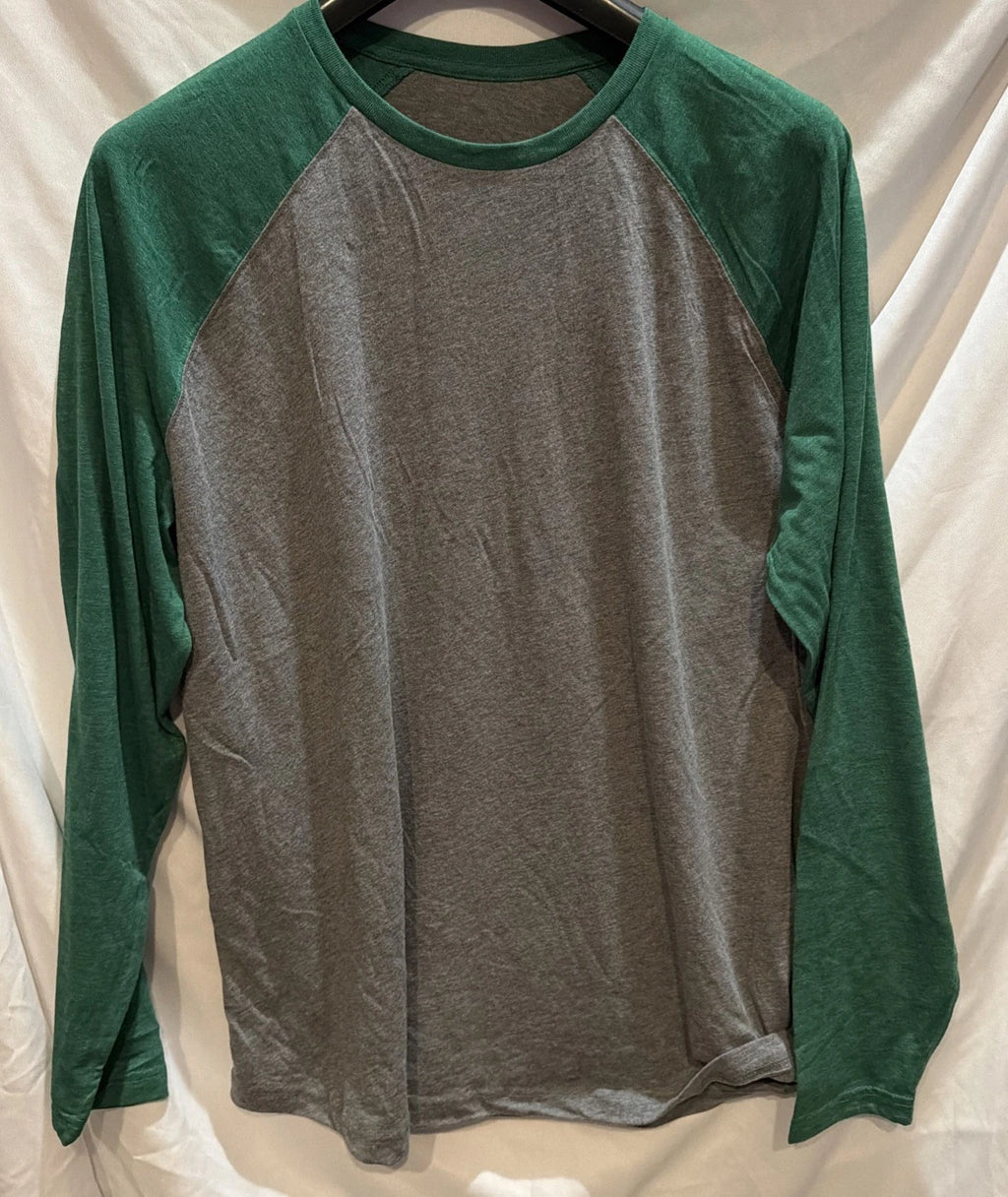 Men's NWOT Size 2XL Fanatics Long Sleeve Gray/Green Baseball Soft T-Shirt
