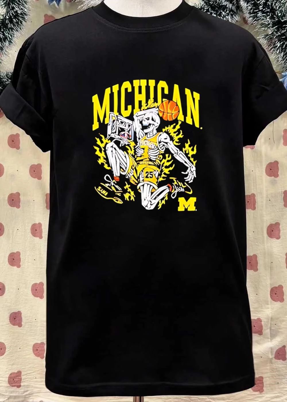 Michigan Wolverines men’s basketball skeleton 25 player shirt