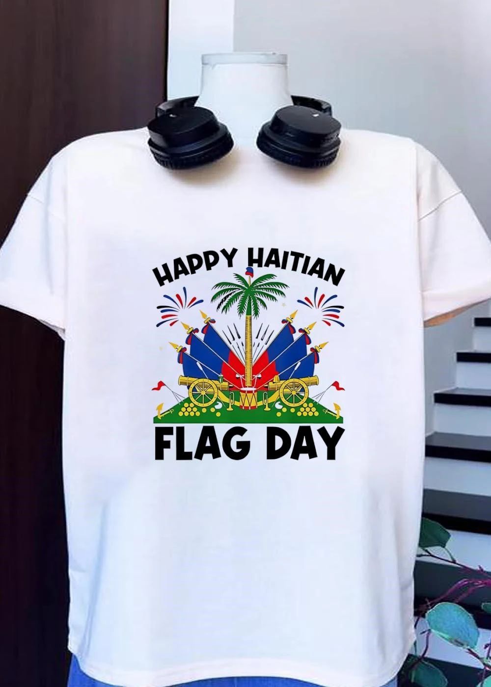 Happy Haitian Flag Day Haitian Coat Of Arms Palm Tree Cannons Fireworks T-Shirt