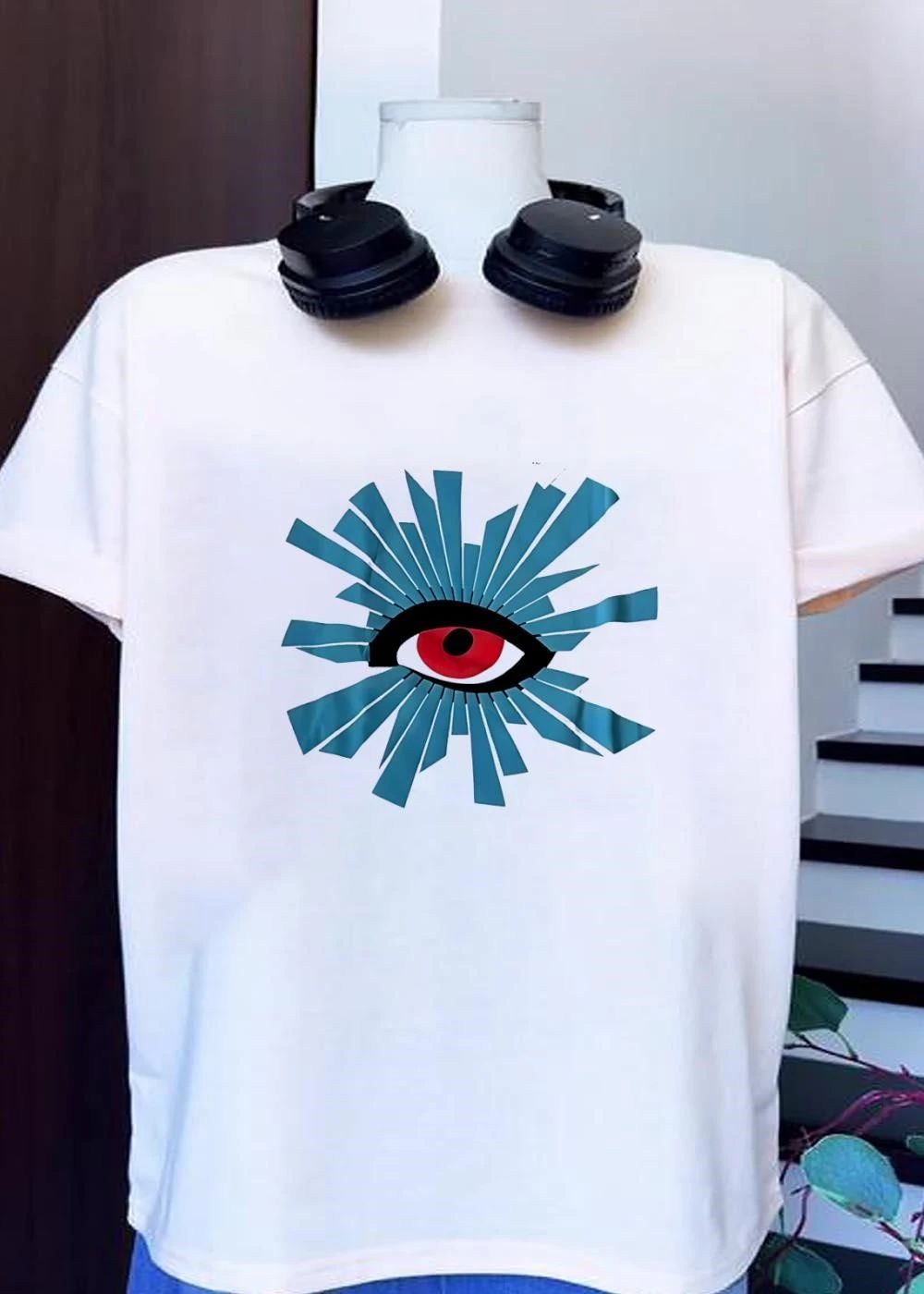 All-Seeing Eye Blue Radiant Burst Red Pupil Future Vision Global Foresight 2026 Shirt