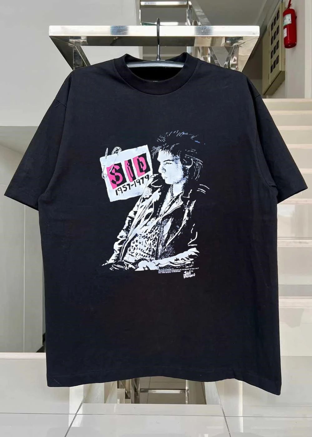 Sid Vicious Sid 1957-1979 Safety Pin Tribute T-Shirt