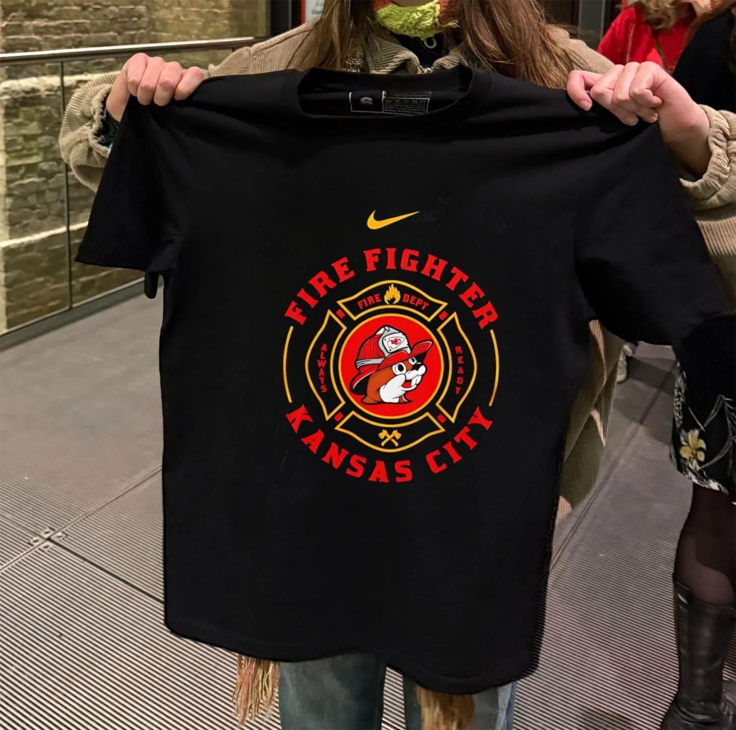 Kansas City Firefighter Buc-ee’s Chiefs Helmet Maltese Cross T-Shirt