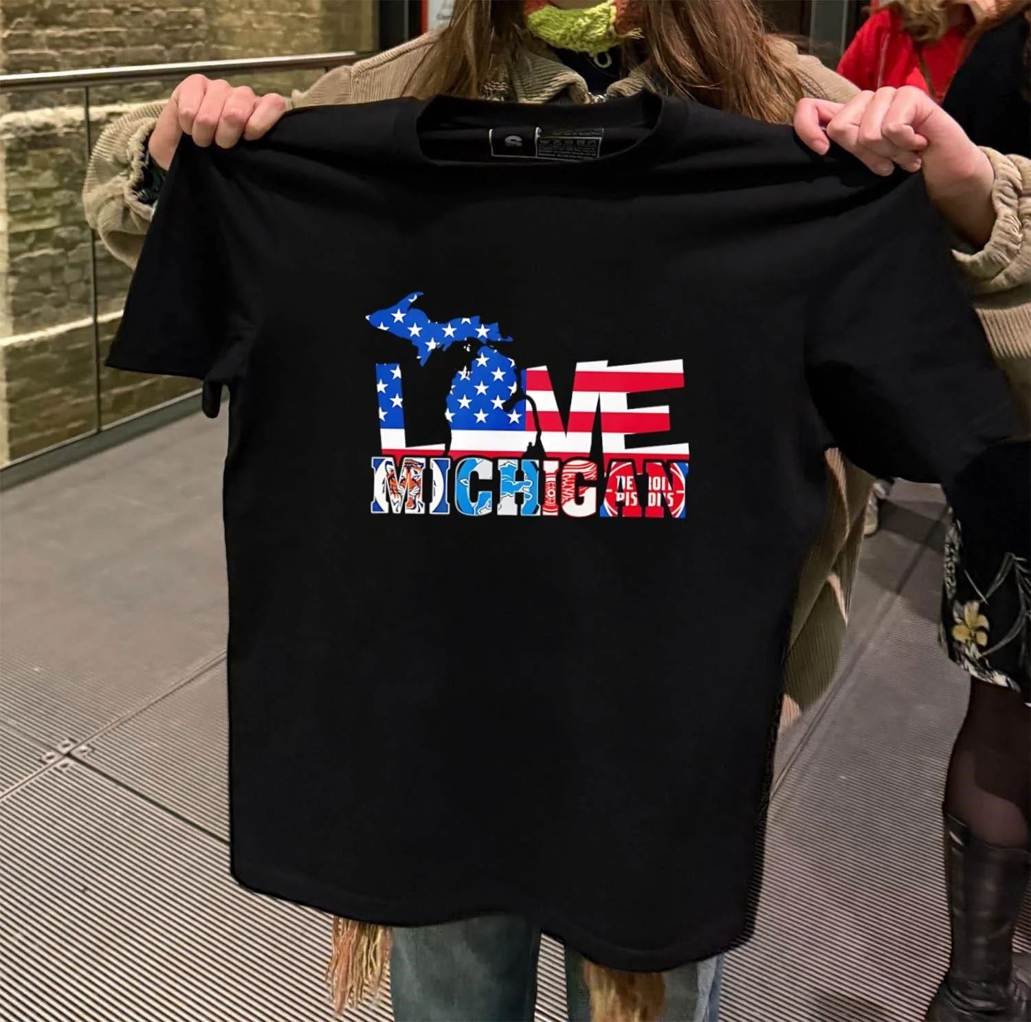 Love Michigan Map USA Flag Detroit Tigers Lions Red Wings Pistons shirt