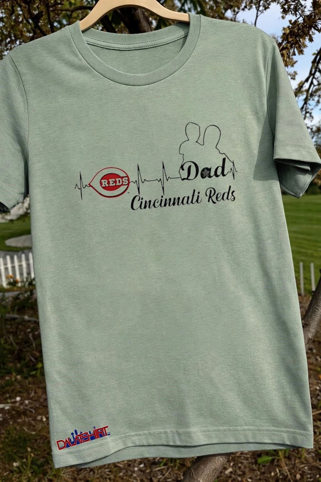 Cincinnati Reds This Is What An Awesome Dad Looks Like shirt