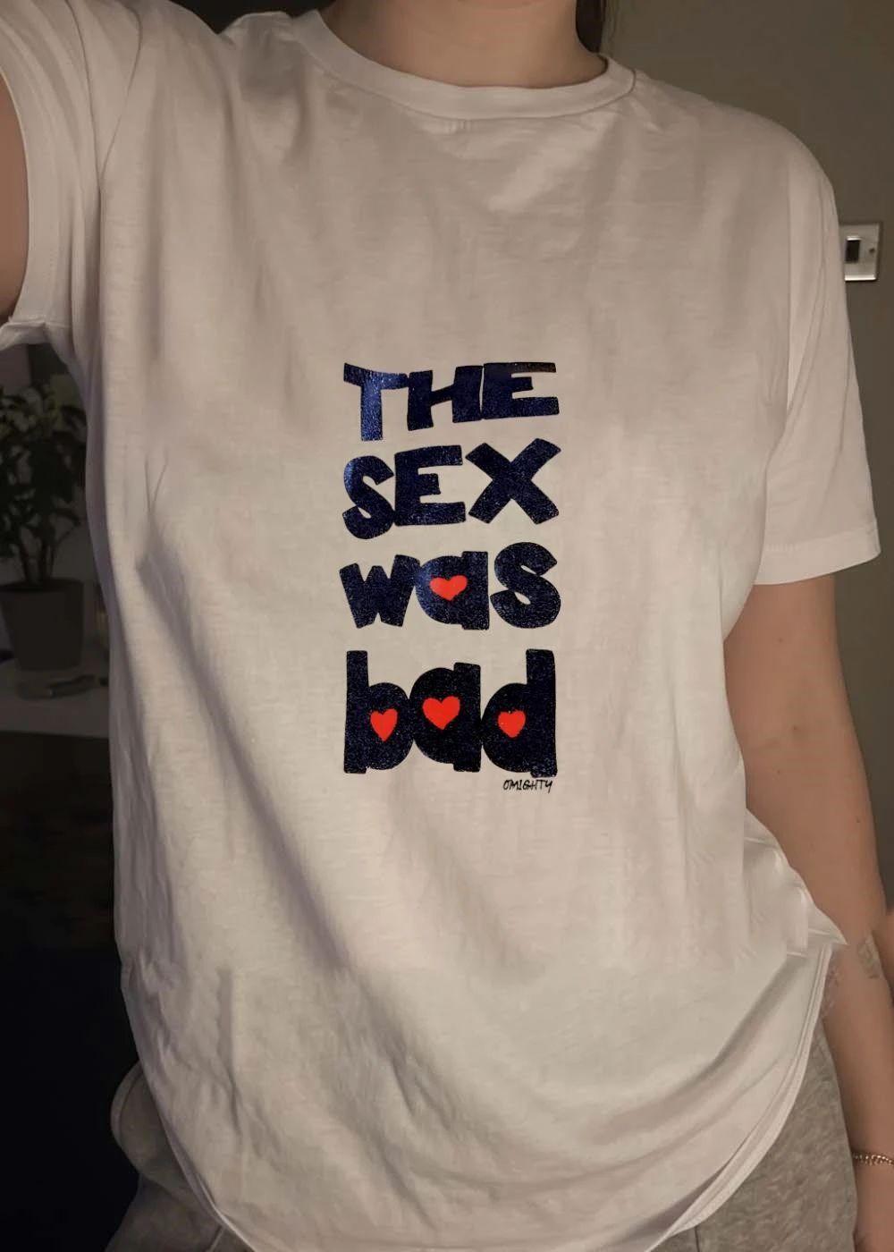 Omighty ‘the Sex Was Bad’ Glitter Hearts Graphic Shirt