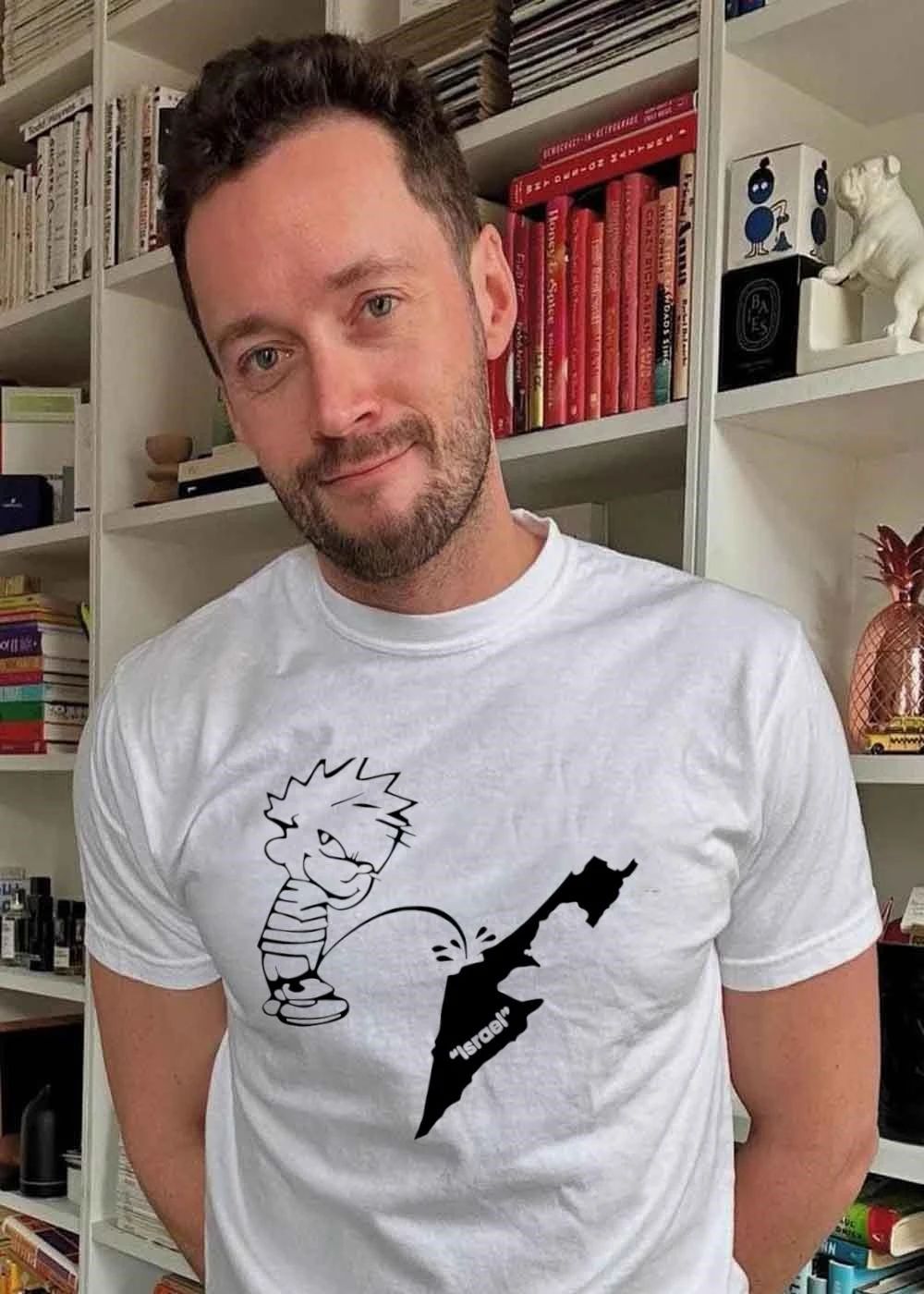 The kid pee on Israel shirt